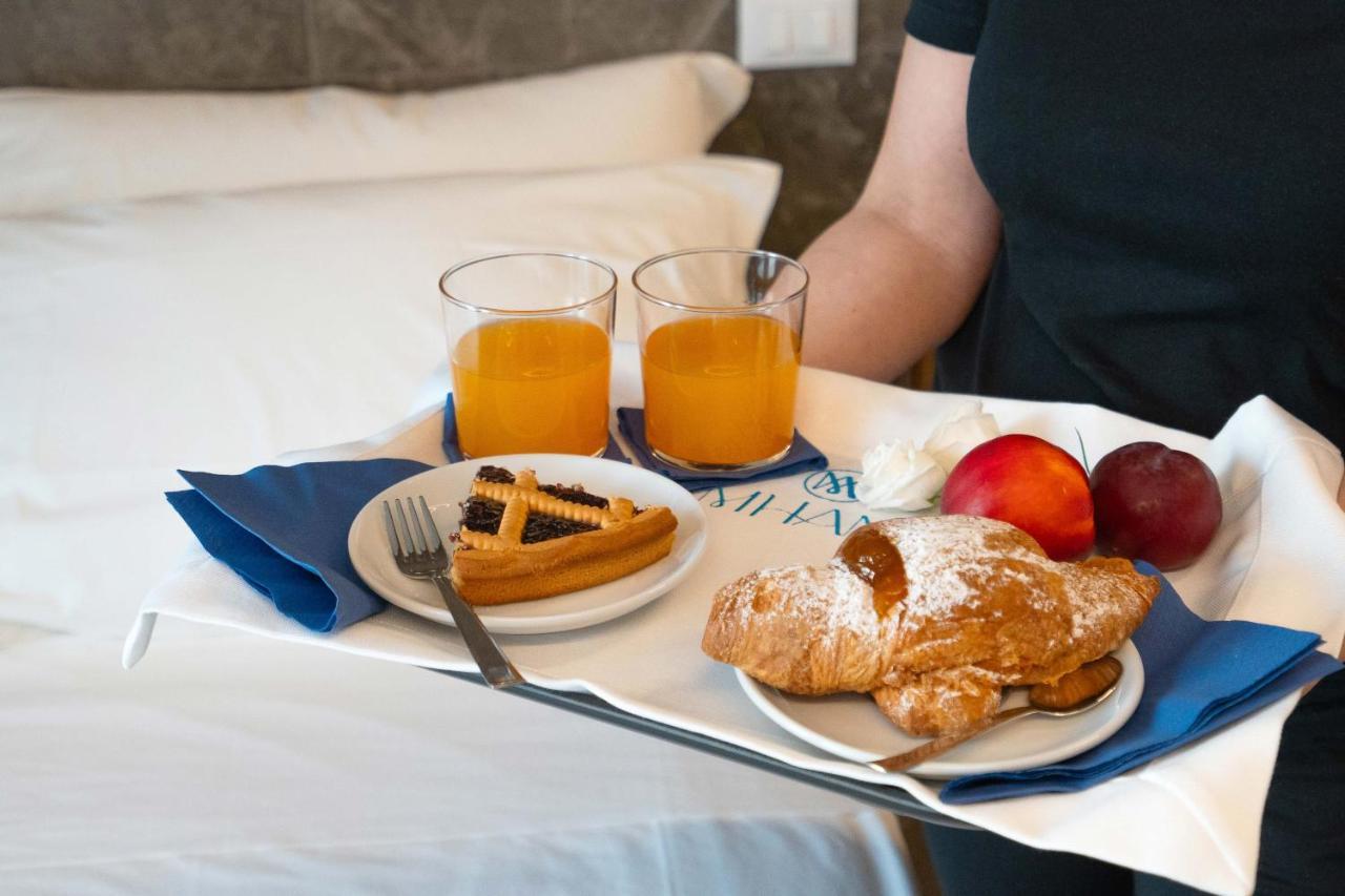 Hotel Mhami Пульсано Экстерьер фото